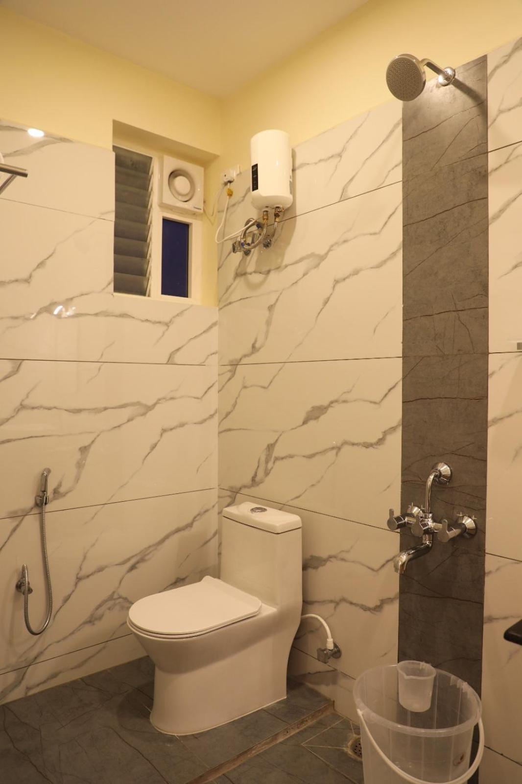 Hotel Green Parrot Madurai Esterno foto